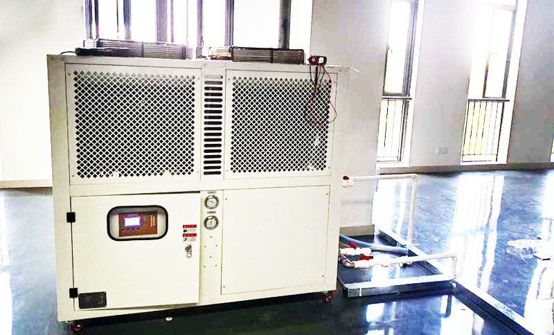 模具、吹塑、行業(yè)冷卻用箱體式冷水機