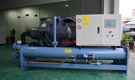 為什么冷水機中的蒸發器與冷凝器會出現凍裂現象呢？